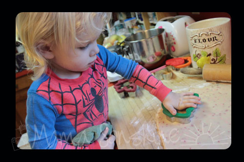 yes, that is a Christmas tree cookie cutter
